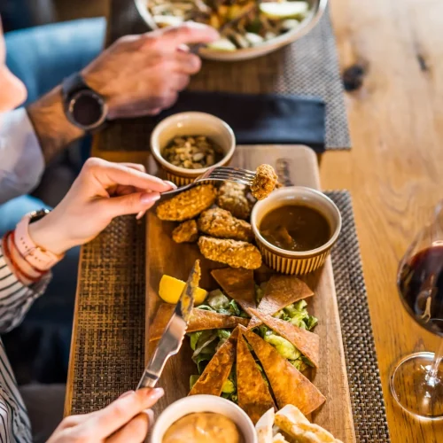 dinner-at-restaurant-2025-03-09-20-31-19-utc (Large)