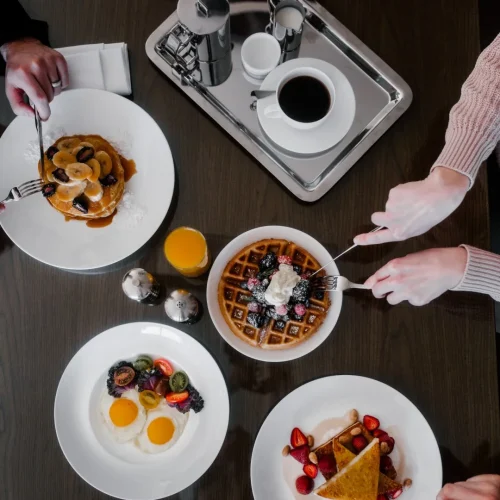 group-of-friends-eating-brunch-food-flat-lay-bre-2024-09-20-18-01-26-utc (Large)